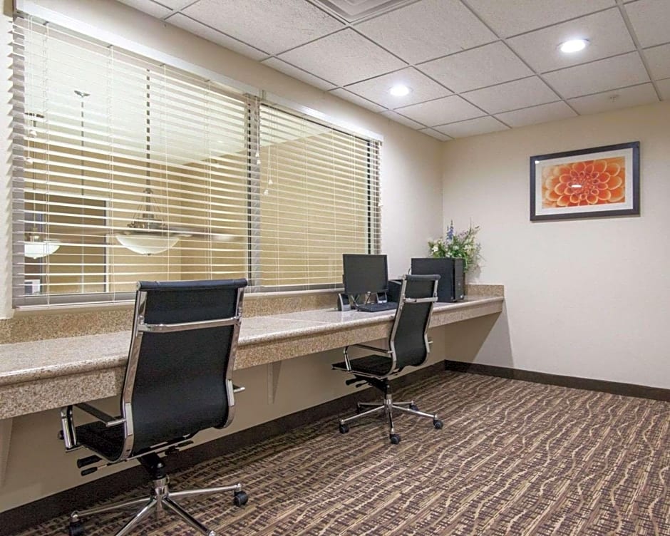 Comfort Suites Central / I-44