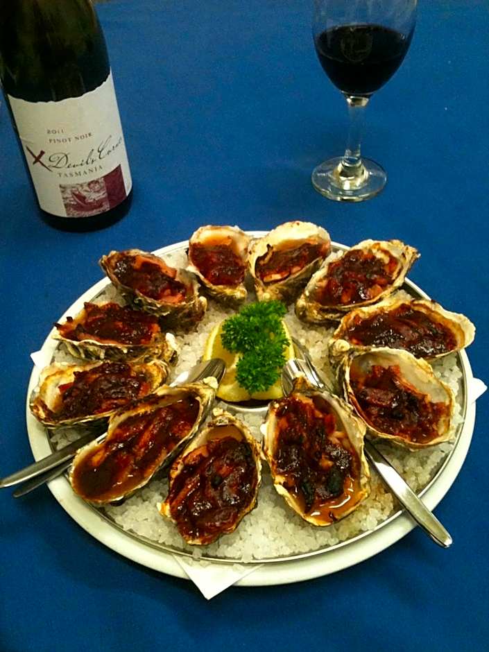 Regatta Point Tavern & Holiday Villas