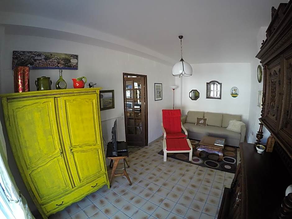Guest House "Près des Montgolfières"