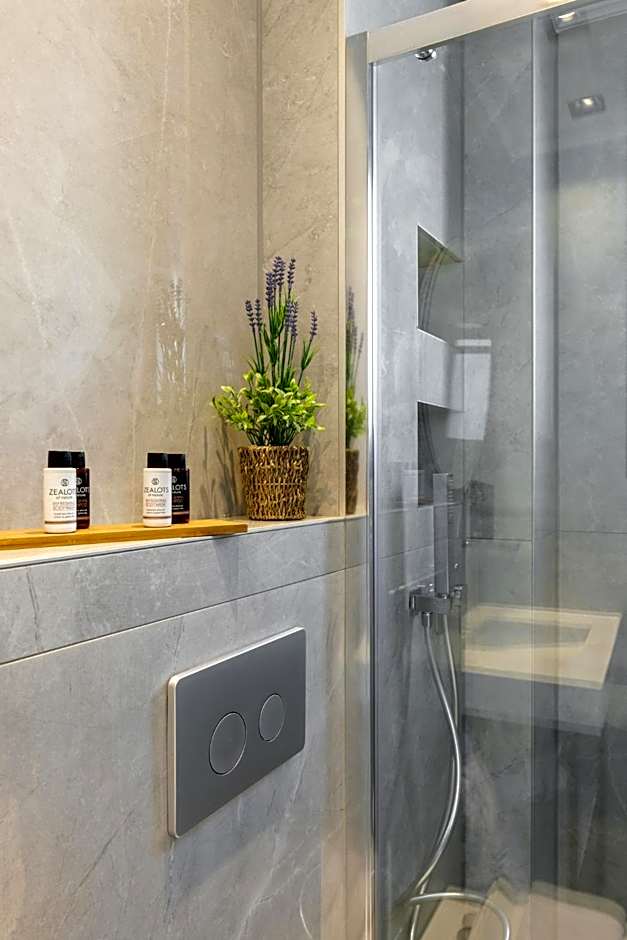 Amalthia Luxury Suites