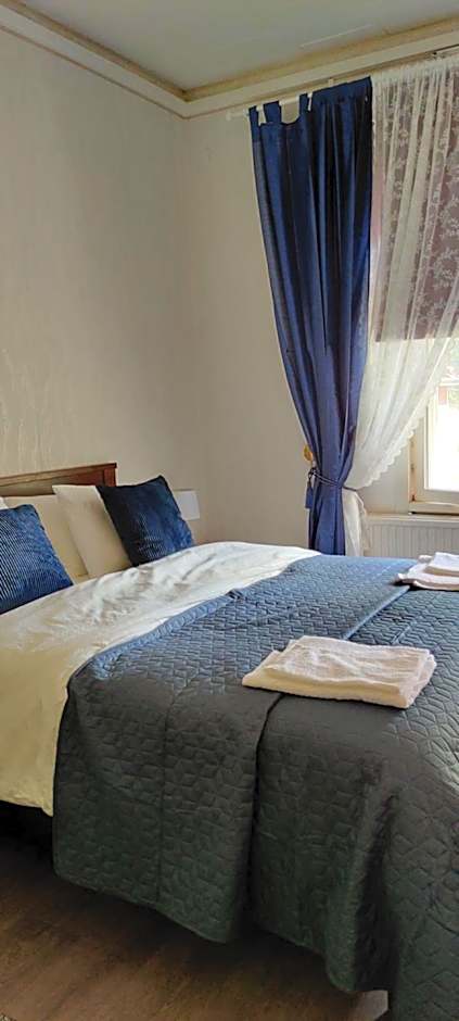 Kartanomajoitus Sofia & Angelique