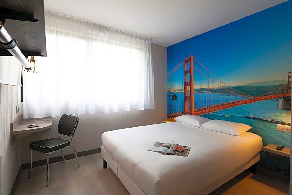 Break Hotel