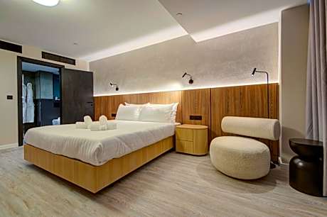 Deluxe Triple Room have a window only and have a view of an internal shaft.