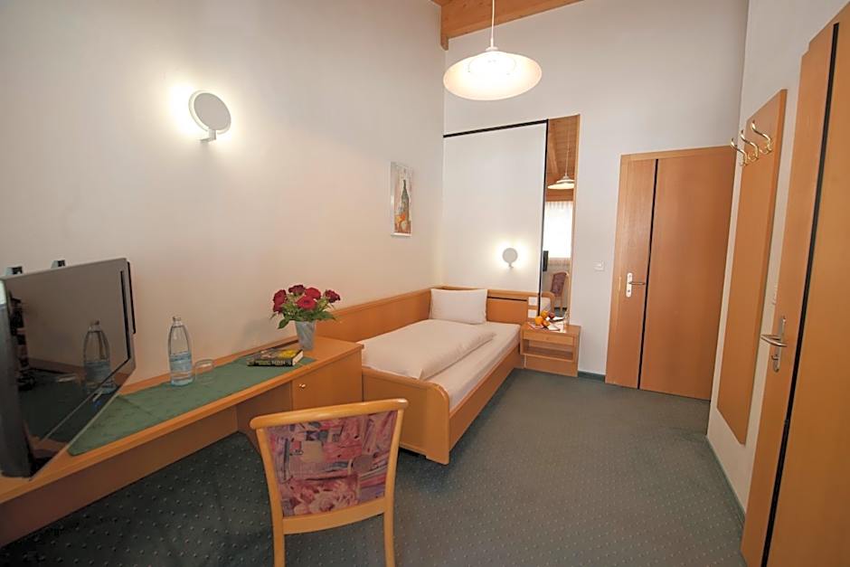 Photo 1 of 3 of Single Room