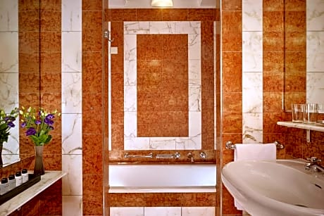 Executive Room, 1 King Bed, Non Smoking