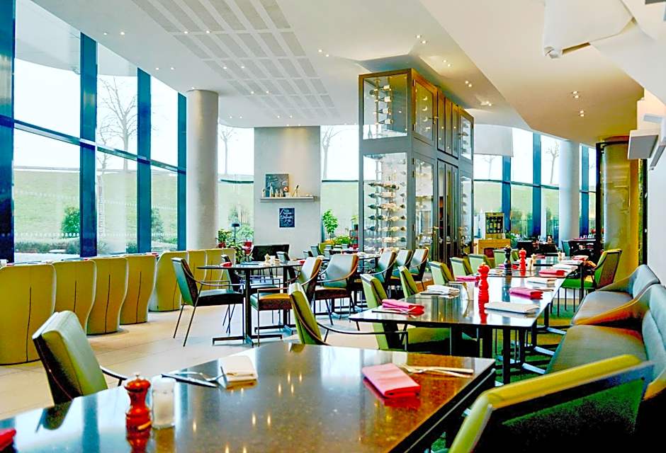 Radisson Blu CDG Airport Terminal Hotel, Paris