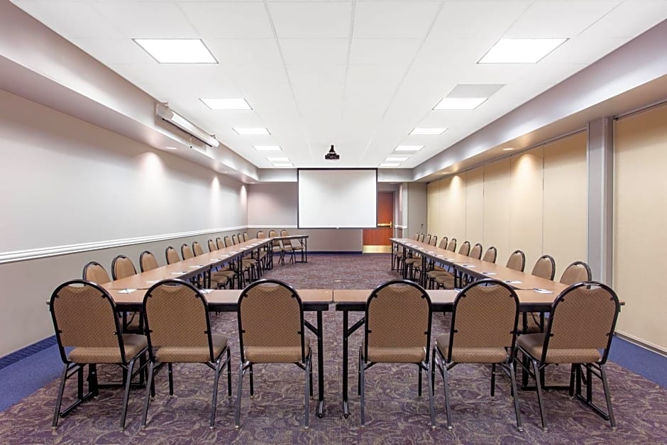 AmericInn by Wyndham Mankato Event Center near MSU