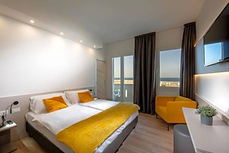 Deluxe Double Room with Balcony and Sea View