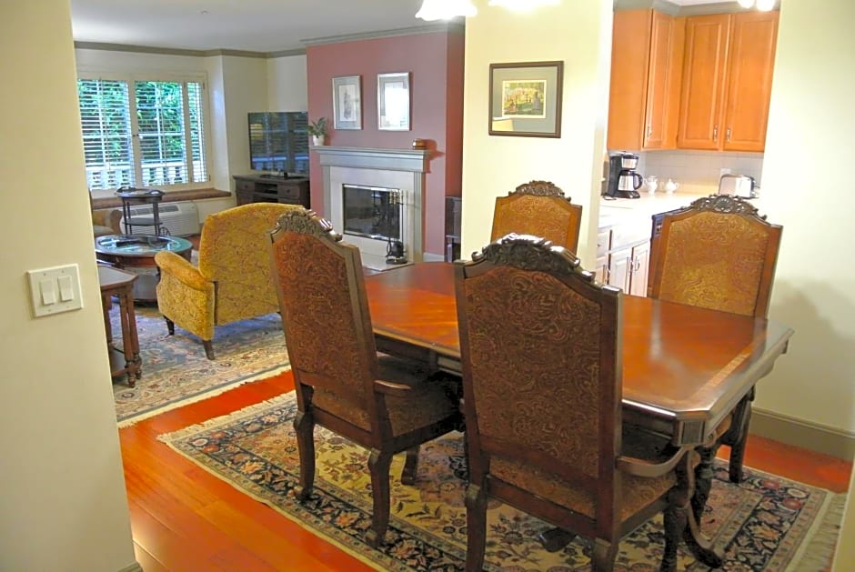Cow Hollow Inn and Suites