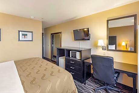Queen Room - Accessible/Nonsmoking