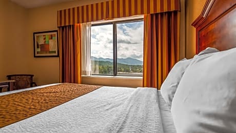 2 Queen Beds, Nonsmoking, Mountainside