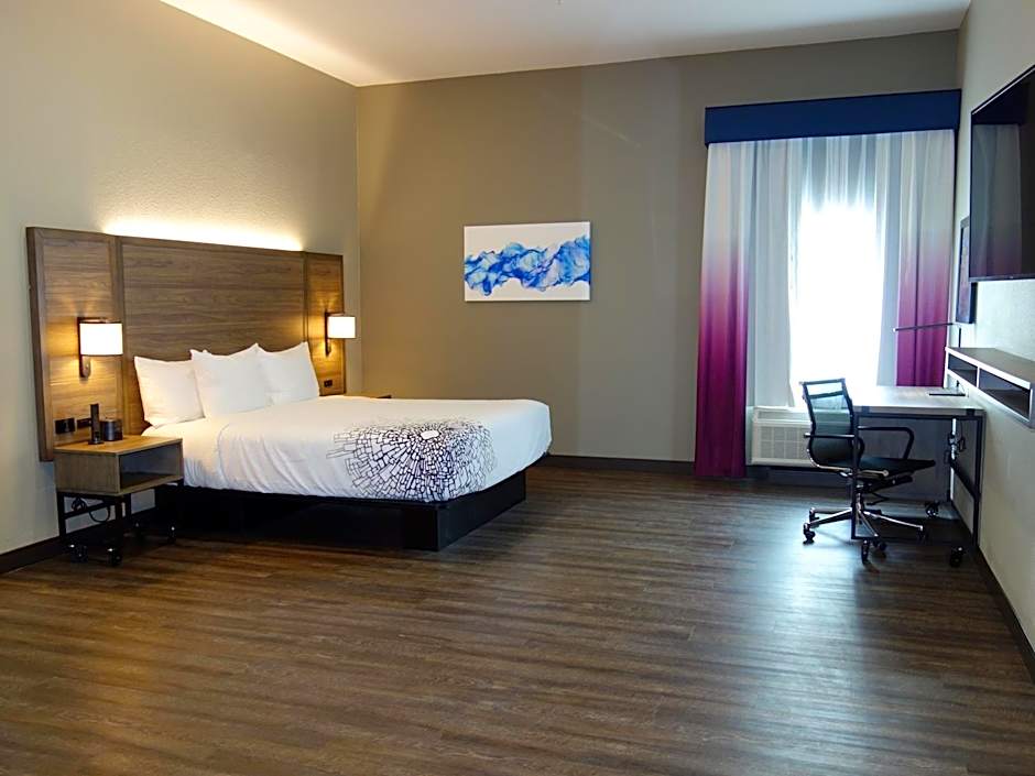 La Quinta Inn & Suites by Wyndham San Antonio Alamo City