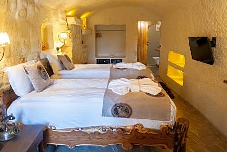 Superior Twin Cave Room