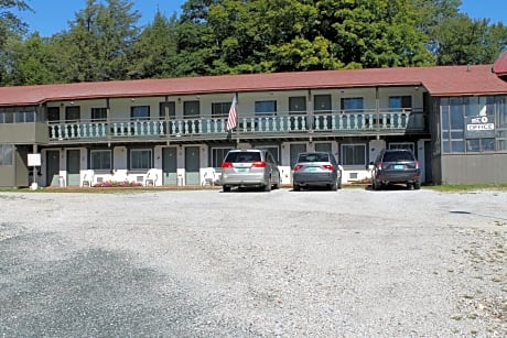 Happy Bear Motel