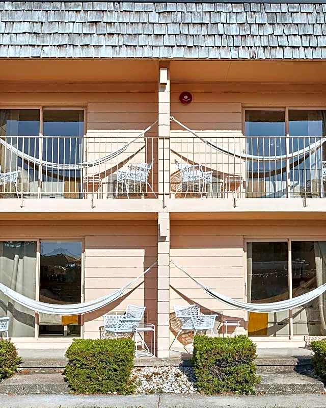 The June Motel, Sauble Beach