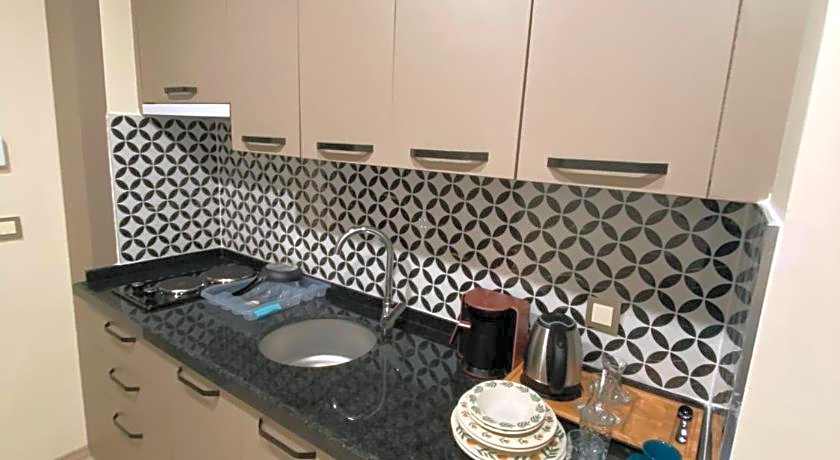 Rena Grand Residence & Suit