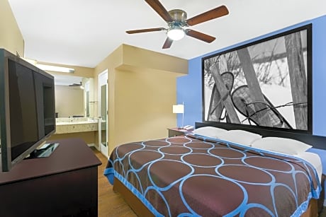 1 King Bed, One-Bedroom Suite, Non-Smoking