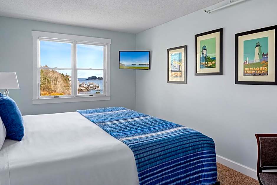 East Wind Inn & Suites