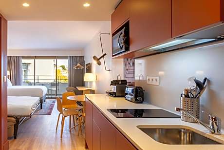 Studio Queen Suite with Balcony and Sofa Bed