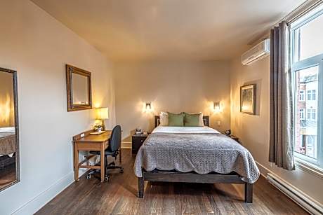 Queen Bedroom #4