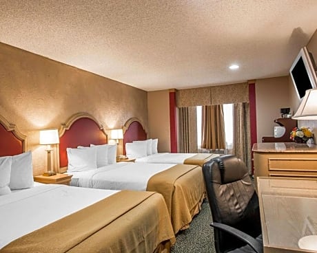 Deluxe Room, 3 Double Beds, Non Smoking