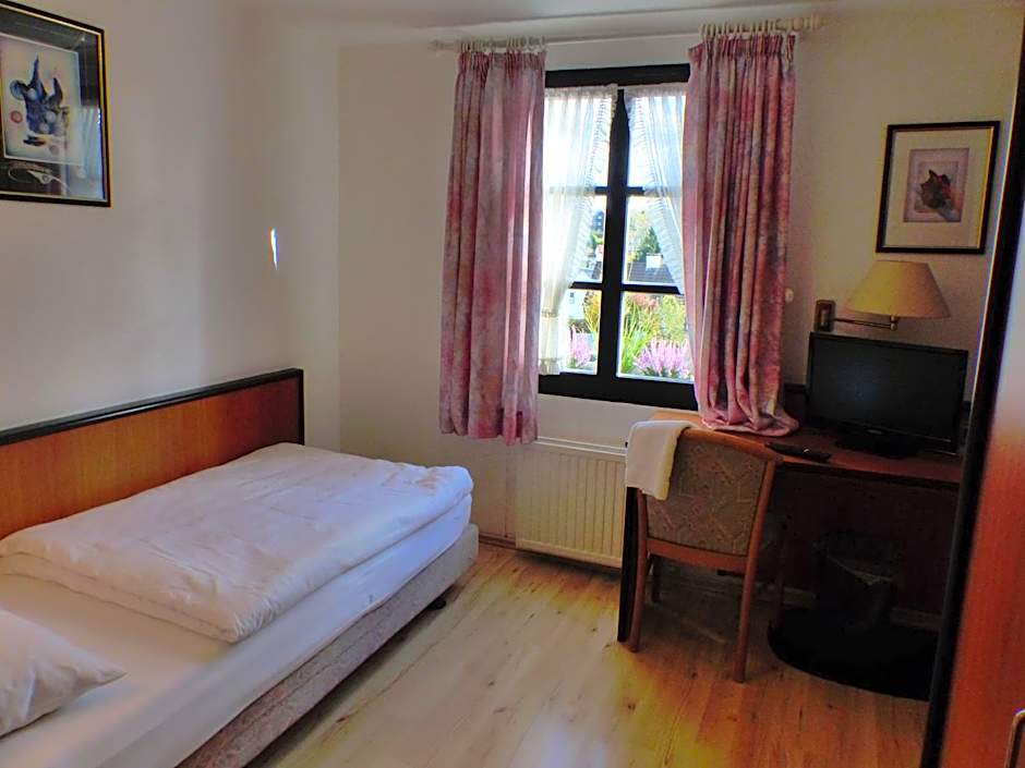 Hotel zur Post Dabringhausen - Quiet Business Hotel near Cologne and Dusseldorf Trade Fairs