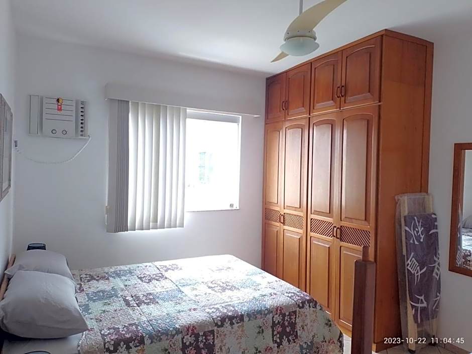 PRIME Beach e Praia do Forte a Pé e Polo Gourmet com carro no estacionamento.