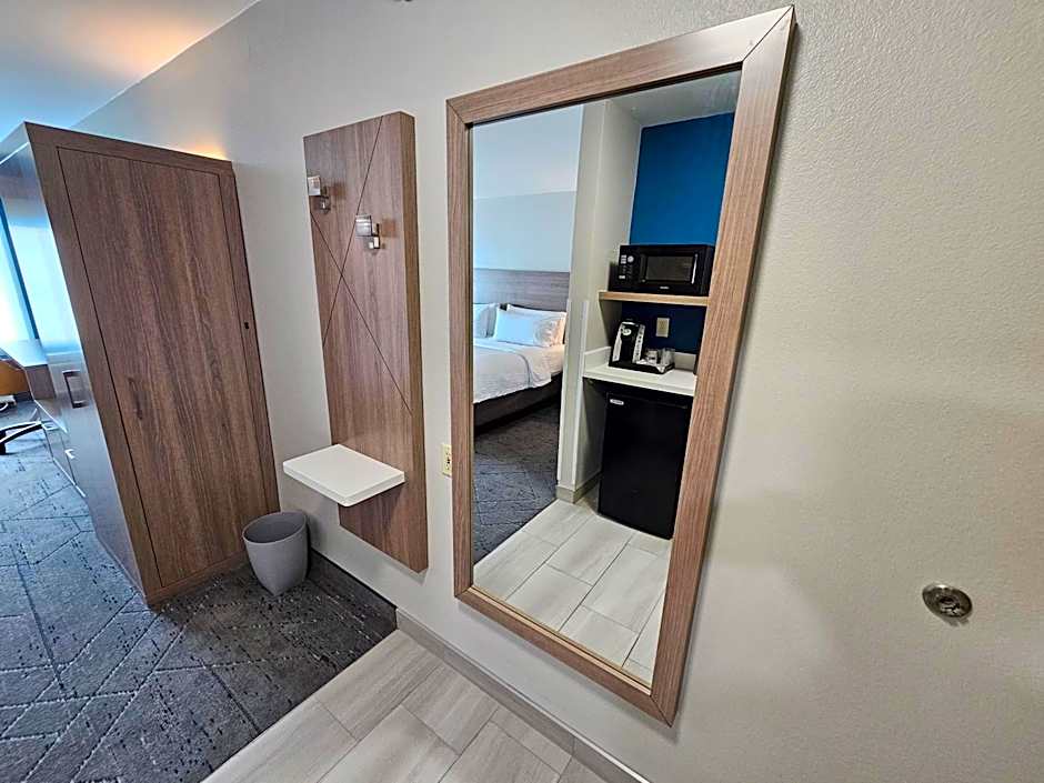 Holiday Inn Express Hotel & Suites Cincinnati-Blue Ash By IHG