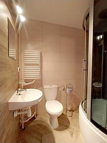 Quadruple Room with Private Bathroom