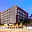 Discovery Hotel (Guangzhou Railway Station Sanyuanli Subway Station)