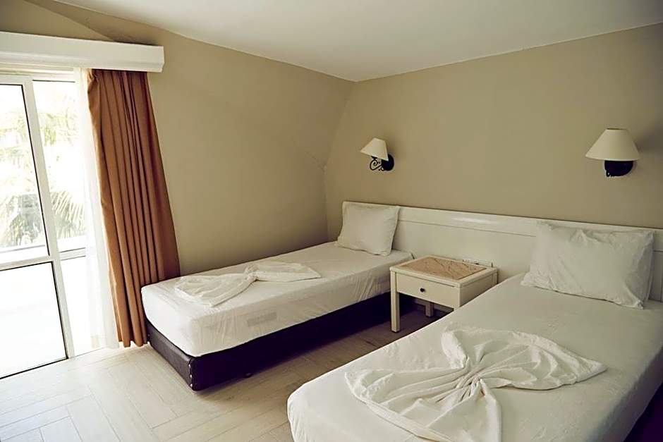 Two Seas Hotel