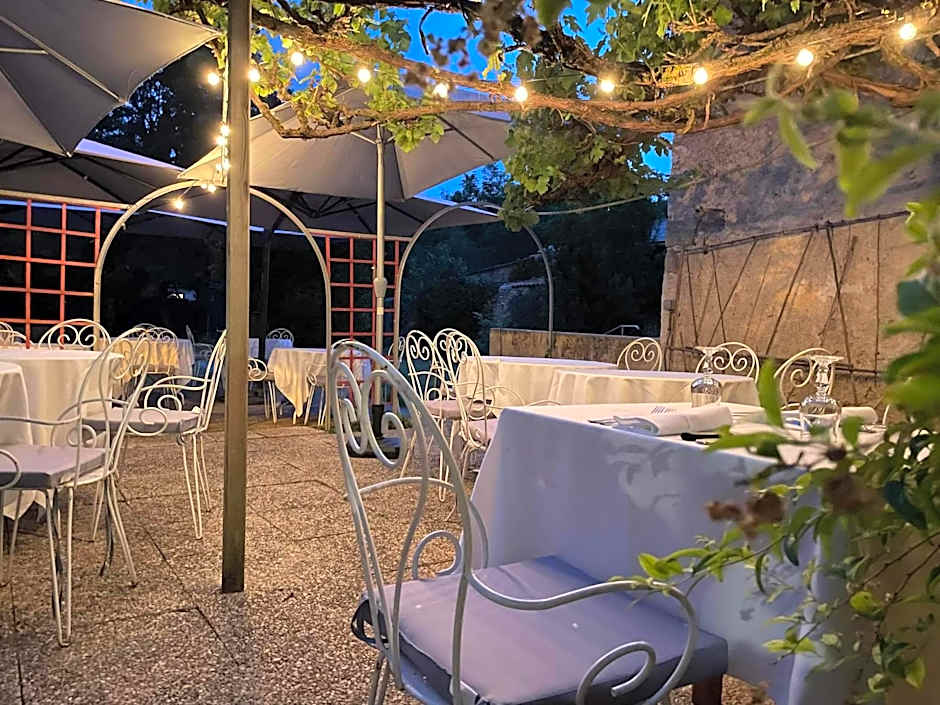 Logis Le Relais du Chapeau Rouge