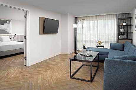 Presidential King Suite with City View - Non-Smoking
