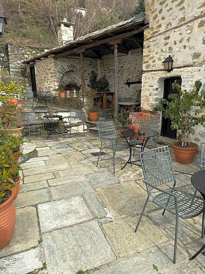 Santikos Mansion, Santikos Collection