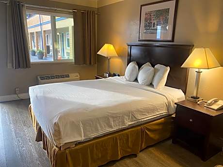 Travelodge by Wyndham Everett City Center