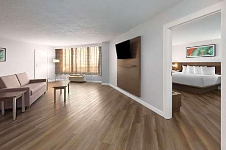 Deluxe Executive King Room - Non-Smoking