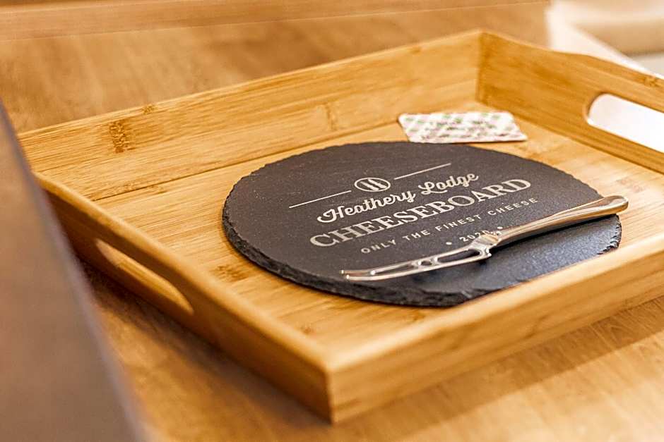 Heathery Lodge with Hot Tub