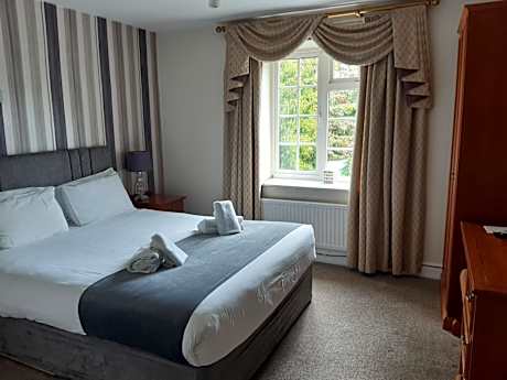 Main Lodge - Double Room with Garden View