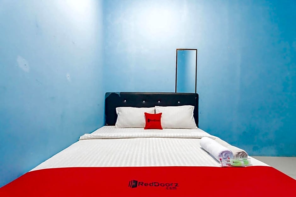 RedDoorz Syariah At Jl Pangeran Hidayatullah Cianjur