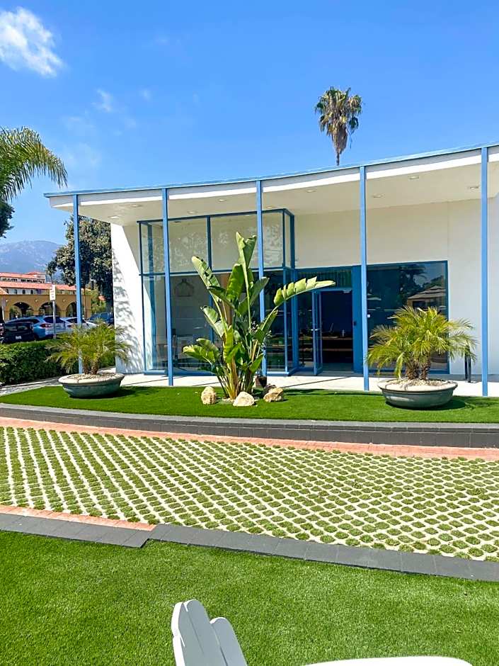 ITH Santa Barbara Beach Hostel