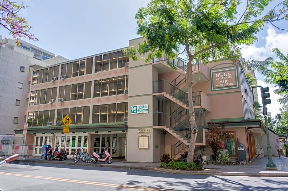 Kuhio Banyan Hotel (with Kitchenettes)