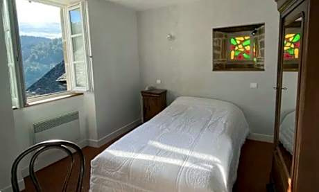 Single Room with Private Bathroom