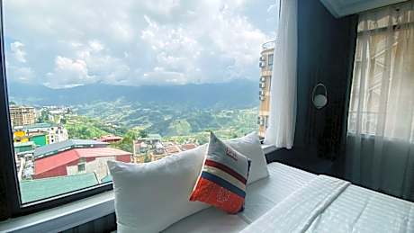 Double or Twin Room with Mountain View
