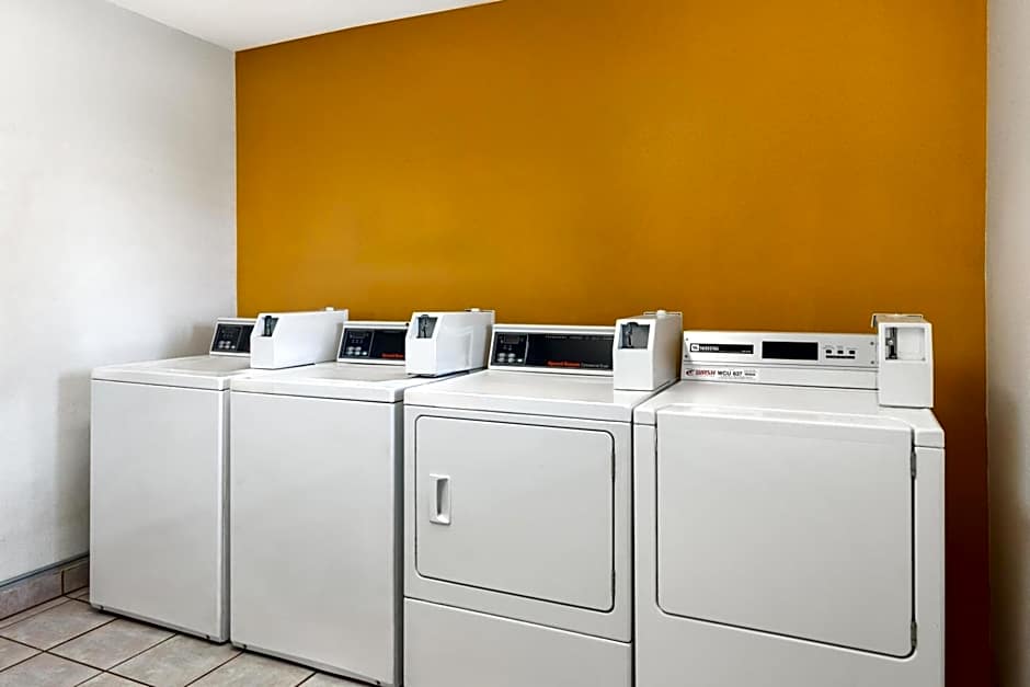 Red Lion Inn & Suites Lemoore