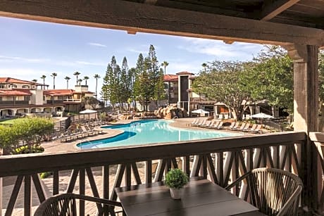 2 Queens Suite - Pool View