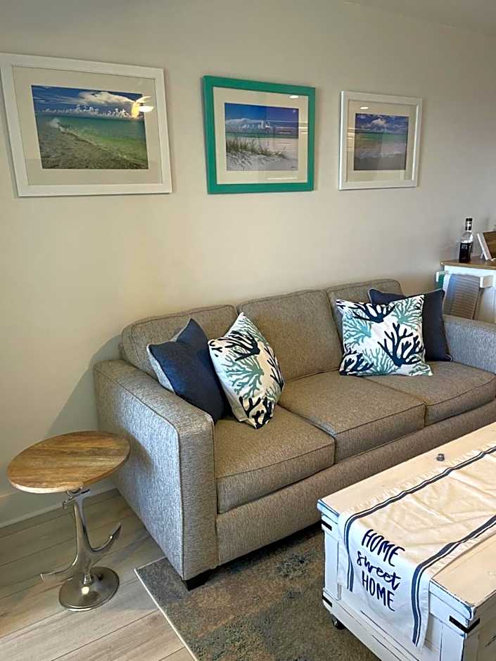 Sunset Harbor The Palms