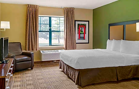 Queen studio with 1 Queen Bed - Disability Access/Non-Smoking