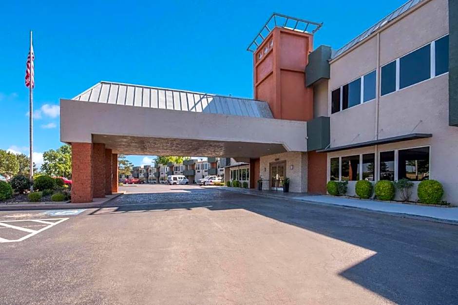 Surestay Plus Hotel by Best Western Lawton