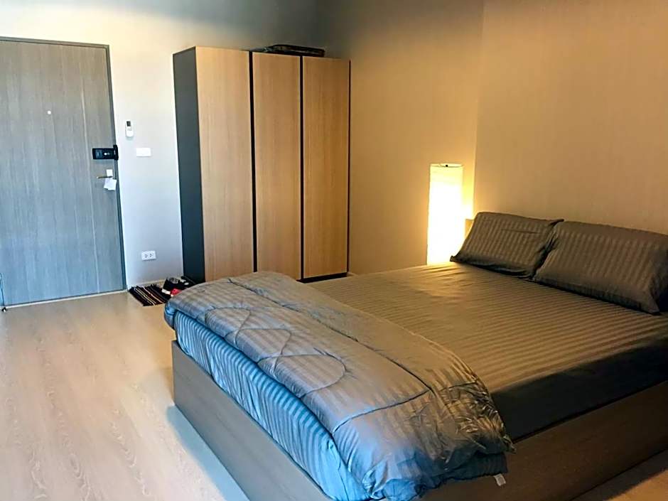 New condominium on Sukhumvit Road "Pu Chao" Bts station