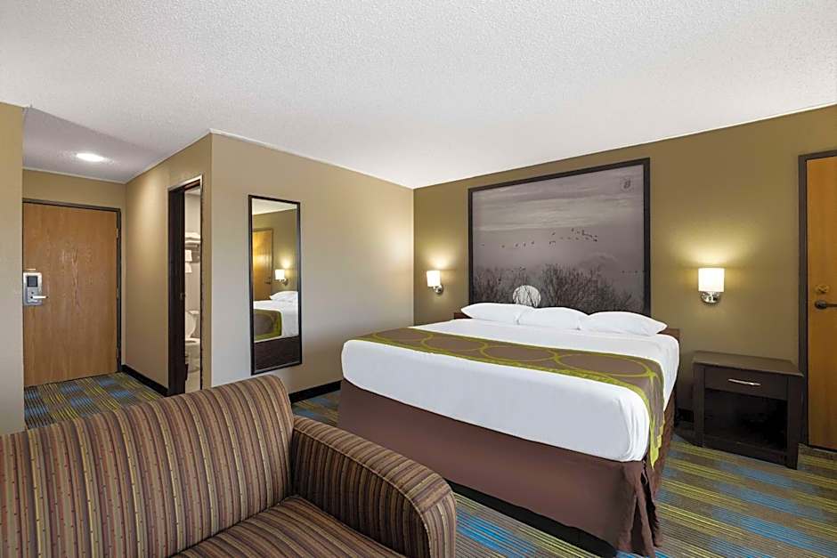 Photo 1 of 4 of Studio 1 King Bed Suite, Smoking